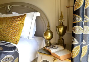 2 chambres, coffres-forts dans les chambres, fer et planche à repasser