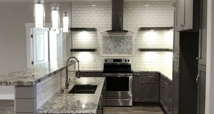 Bigfoot's Bungalow - Larger-than-Life Lake Escapes