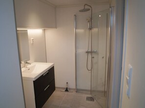 Een douche, handdoeken