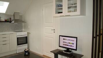 Refrigerador, parrilla de estufa y cafetera y tetera