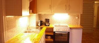 5 bedrooms, large apartment on farm, nice view and nature