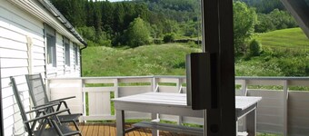 5 bedrooms, large apartment on farm, nice view and nature