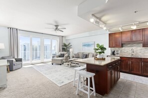 Private kitchen - Laketown Wharf by iTrip (Panama City Beach)