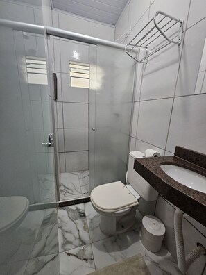Economy Double Room Single Use | Bathroom | Shower, towels -  Arahra Hotel (Aparecida de Goiania)