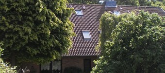 Holiday apartment in a popular guesthouse with bicycle hire and a bread rolls delivery service, in a rural area