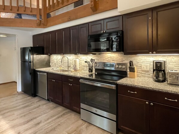 Fridge, microwave, oven, stovetop