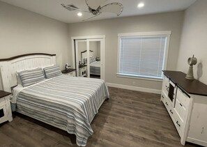 5 bedrooms, desk, iron/ironing board, free WiFi