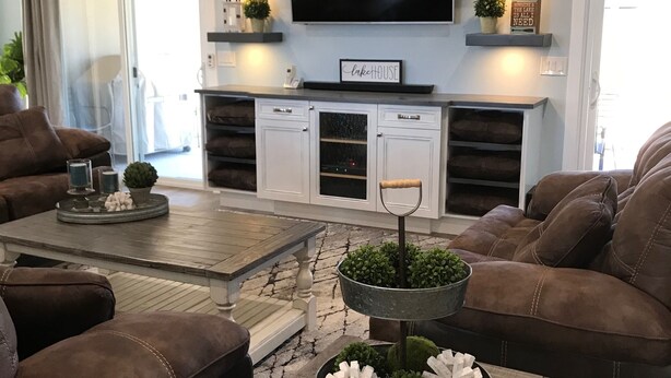 A modern living room with a flat-screen TV, comfortable seating, and decorative plants. - Area 51 Annex - Alien Lake Escape -  - Minutes from the River / Casinos / Lake! (Bullhead City)