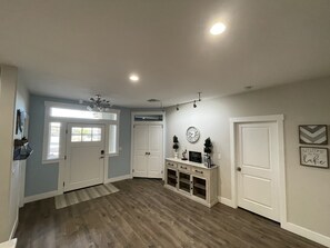 Interior - Area 51 Annex - Alien Lake Escape - - Minutes from the River / Casinos / Lake! (Bullhead City)