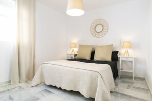 Iron/ironing board, free WiFi, bed sheets