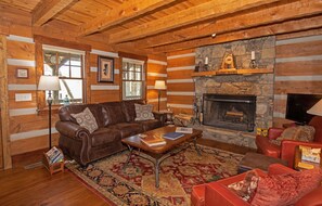 Televisio, takka, kirjoja