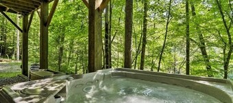 Log Cabin Black Mountain near Asheville, 3BR/3BA, Hot Tub, Pool Table, Wi-Fi