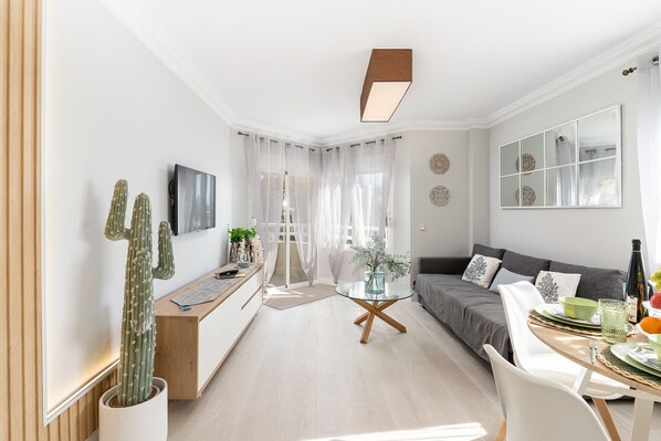 TV - La Carihuela - Málaga de Vacaciones (Torremolinos)