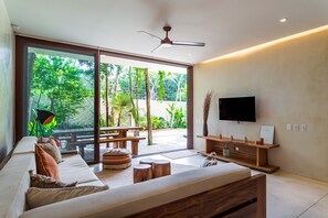45-inch flat-screen TV with digital channels, TV - Casa Wahh (Tulum)