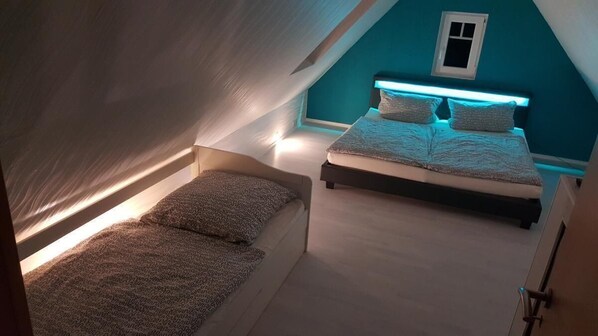 3 bedrooms, travel cot, WiFi