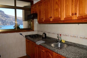 冷蔵庫、コーヒー / ティーメーカー、電気ポット、トースター