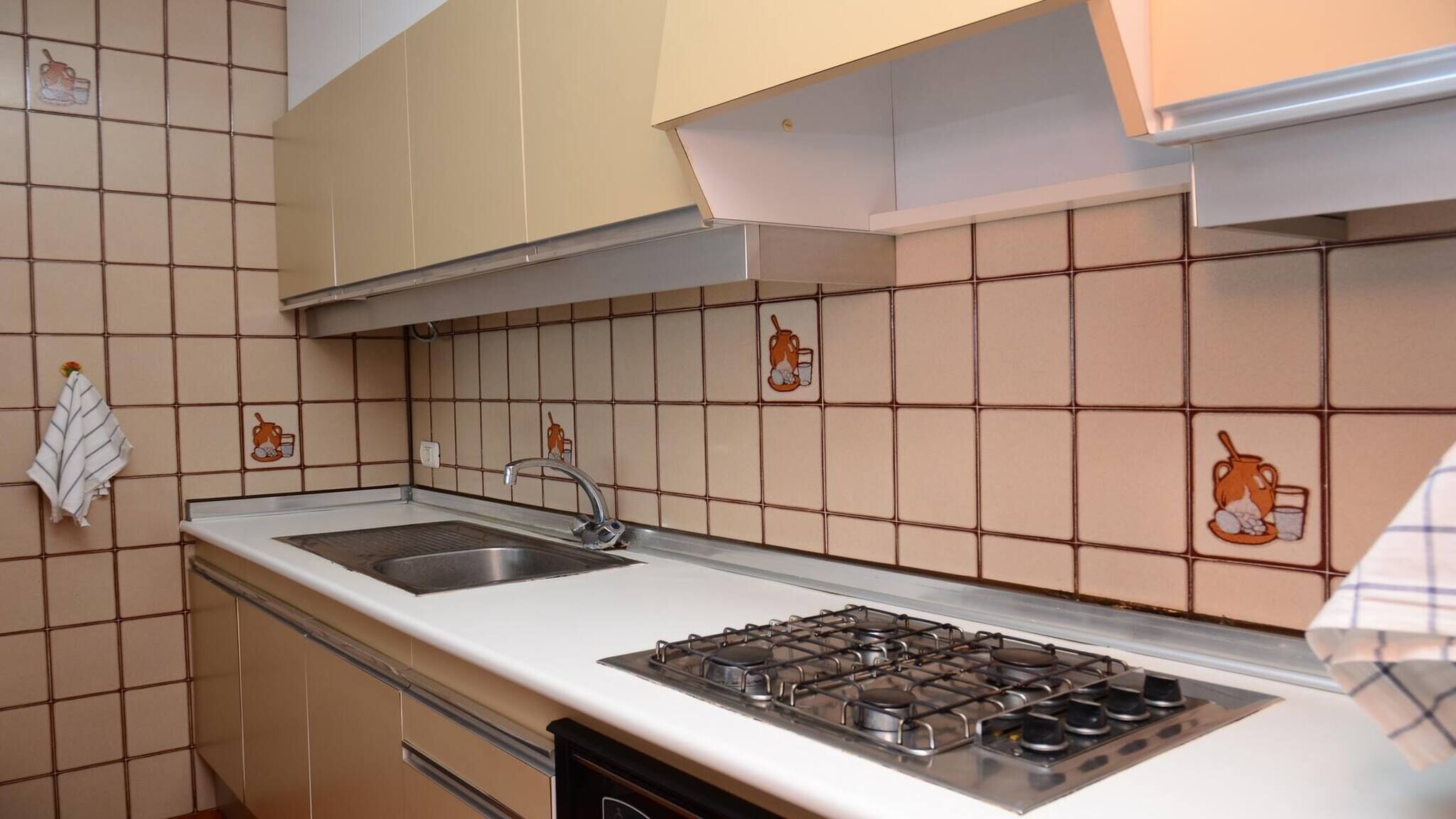 Kühlschrank, Mikrowelle, Ofen, Wasserkocher