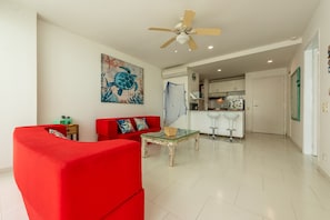 Family Apartment, 1 Bedroom, Ocean View, Beachside | Individually decorated, individually furnished, blackout drapes