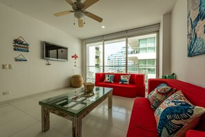Family Apartment, 1 Bedroom, Ocean View, Beachside | Living area
