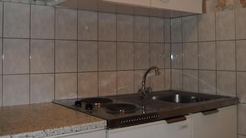 Réfrigérateur, cafetiÚre/bouilloire, grille-pain