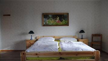 1 chambre, fer et planche Ă repasser