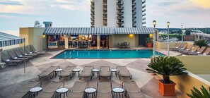 室内游泳池,室外游泳池