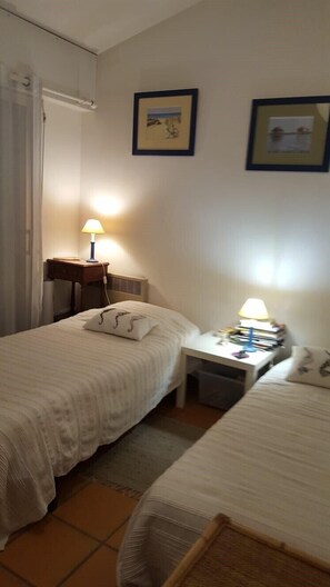 4 Schlafzimmer, Bügeleisen/Bügelbrett, Reisekinderbett, WLAN