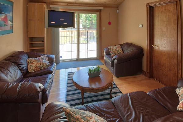 Smart TV, fireplace, stereo, computer monitors