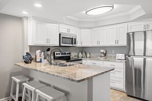 雪櫃、微波爐、焗爐、爐具