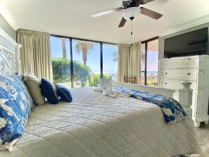 3 habitaciones, escritorio y tabla de planchar con plancha 