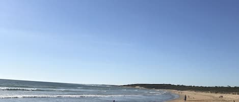 Una spiaggia nelle vicinanze