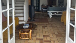 A spacious living area with a staircase, a fireplace, and a dining table. - House with swimming pool - forest, beach, no car - 6 pers - Dolus d'Oléron (Vertbois) (Dolus-d'Oléron)
