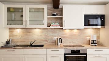 Kühlschrank, Mikrowelle, Ofen, Geschirrspüler