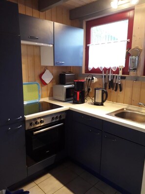 Fridge, microwave, oven, dishwasher - Holiday house for 6 persons + 1 child approx. 81 qm in Granzow, Mecklenburg-Western Pomerania (Mecklenburg Lake District) (Mirow)