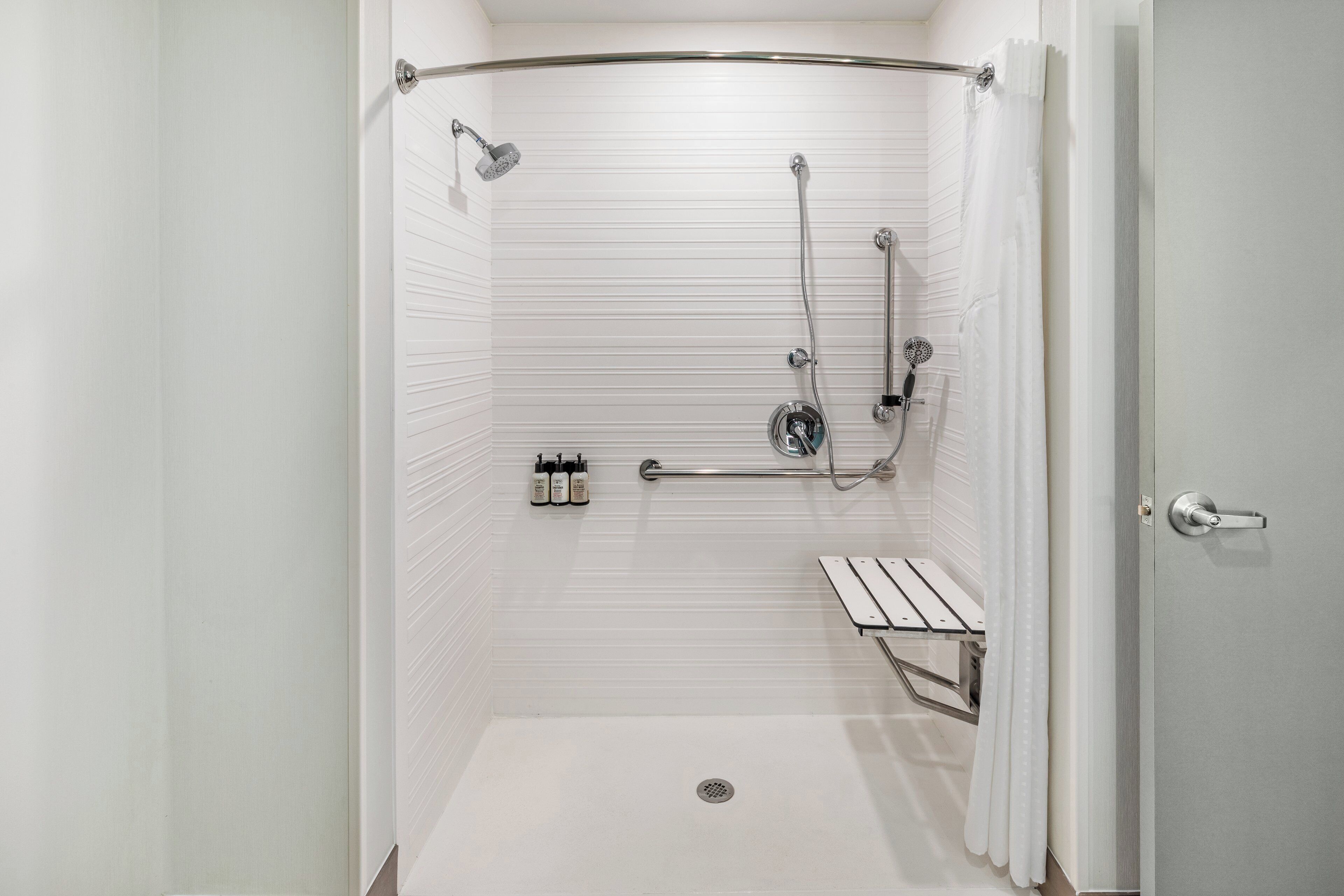 Room, 1 King Bed, Roll-in Shower (Comms, Mobility, Roll-In Shower) | Bathroom