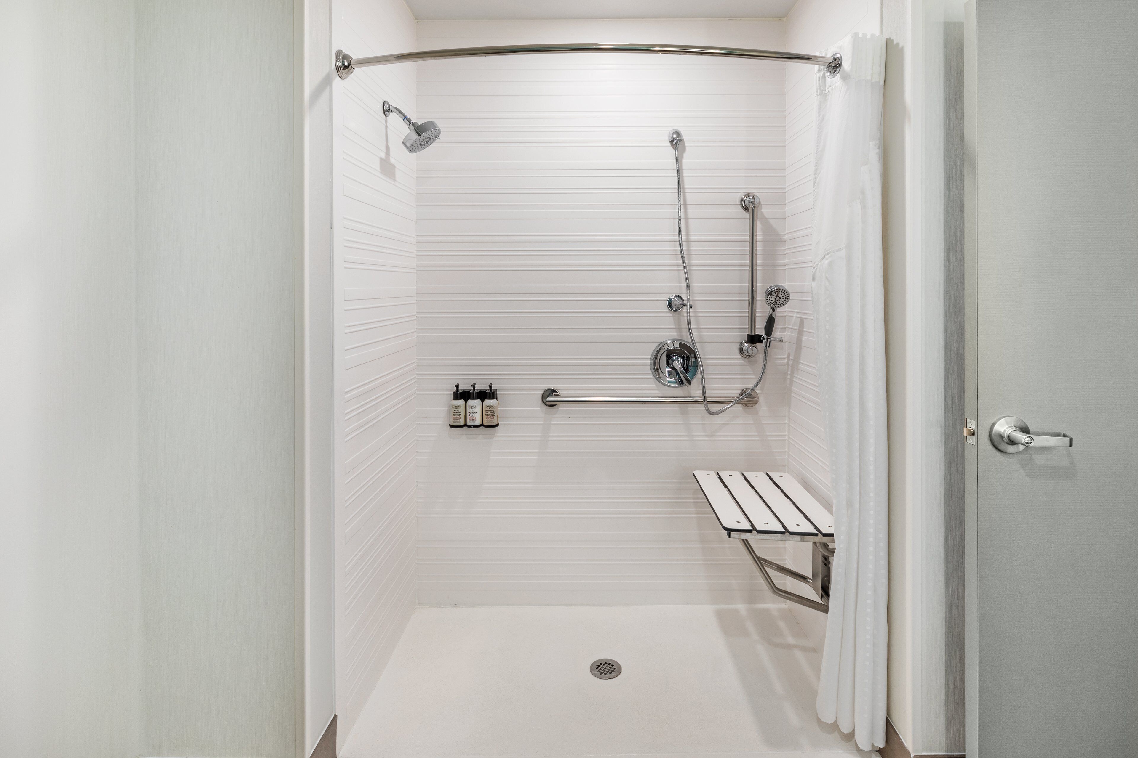 1 bedroom, pillow-top beds, desk, laptop workspace