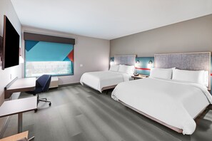 Camas com colchões pillow-top, escrivaninha