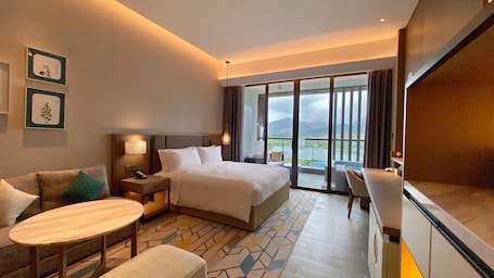 Caja de seguridad en la habitación y sistema de insonorización . Holiday Inn Resort Maoshan Hot-Spring by IHG