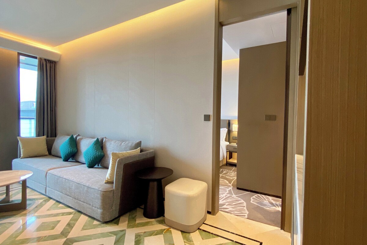 Suite, 1 King Bed, Lake View | In-room safe, soundproofing, iron/ironing board
