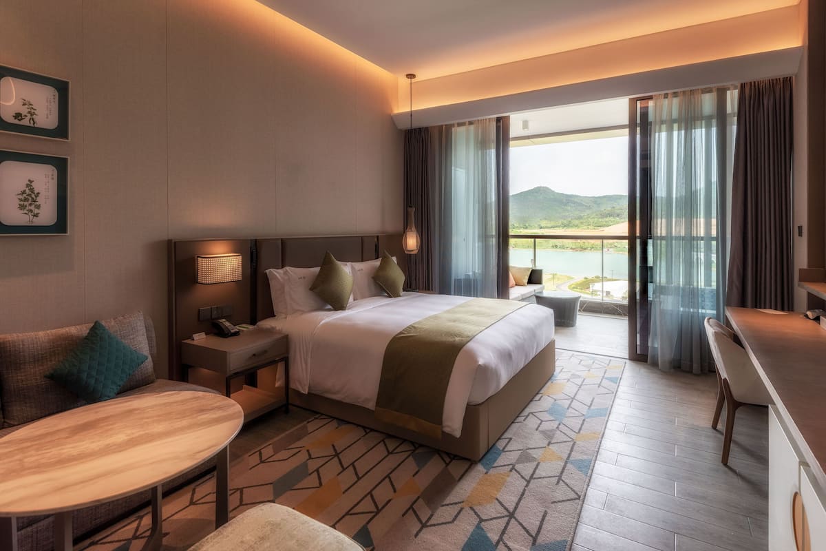 Chambre Standard, 1 très grand lit, vue lac