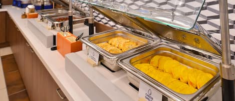 Free daily buffet breakfast