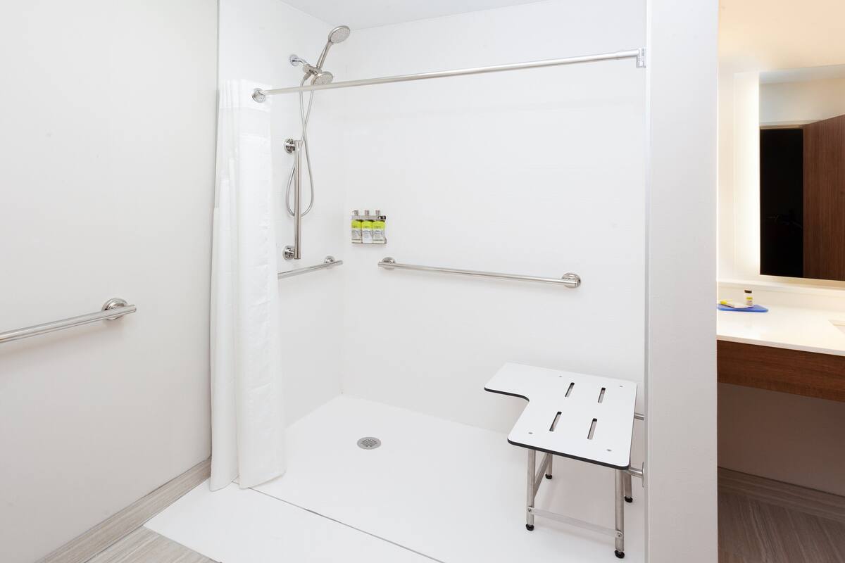Caja de seguridad en la habitación y escritorio 