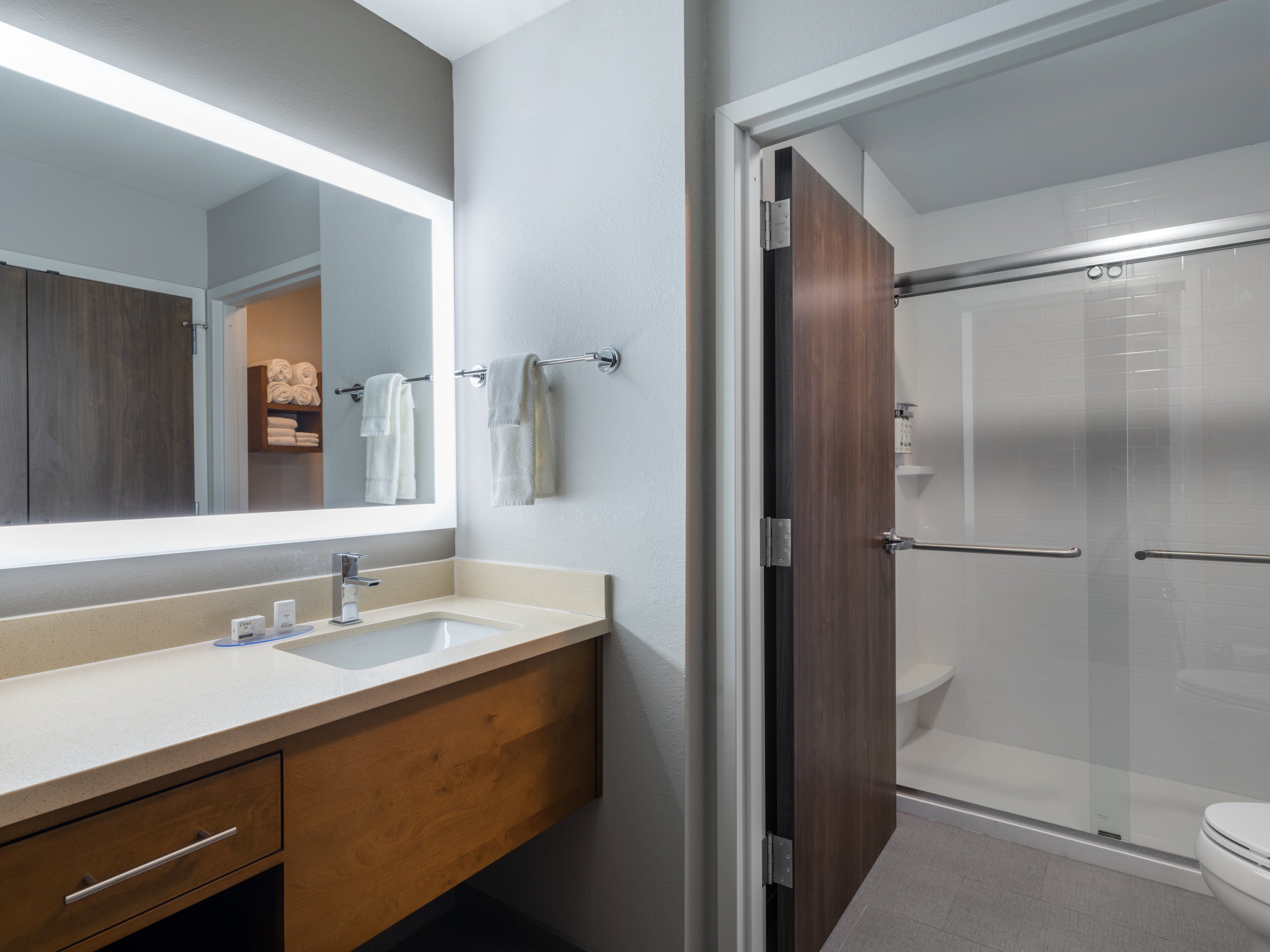 studio suite, 1 king bed, accessible (communications) | 1 bedroom, desk, laptop workspace, blackout curtains