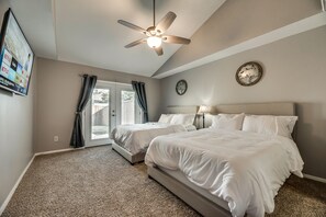 3 bedrooms, iron/ironing board, travel crib, WiFi - JD’s Relaxing Retreat (Lewisville)