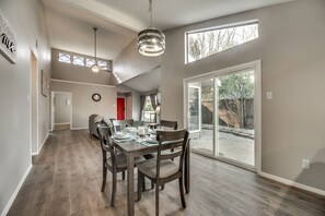 Interior - JD’s Relaxing Retreat (Lewisville)