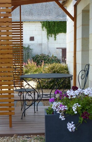 Outdoor dining - On the Loire by bike circuit (Loire-Authion)