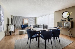 Luxury Apartment | Living room | 60-inch Smart TV with cable channels, TV, Netflix - Masaryk Apartments (Mexico City)