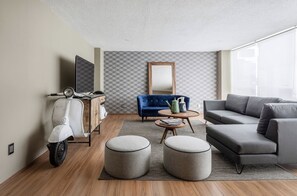 Luxury Apartment | Living room | 60-inch Smart TV with cable channels, TV, Netflix - Masaryk Apartments (Mexico City)