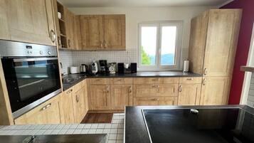 Réfrigérateur, micro-ondes, four, lave-vaisselle