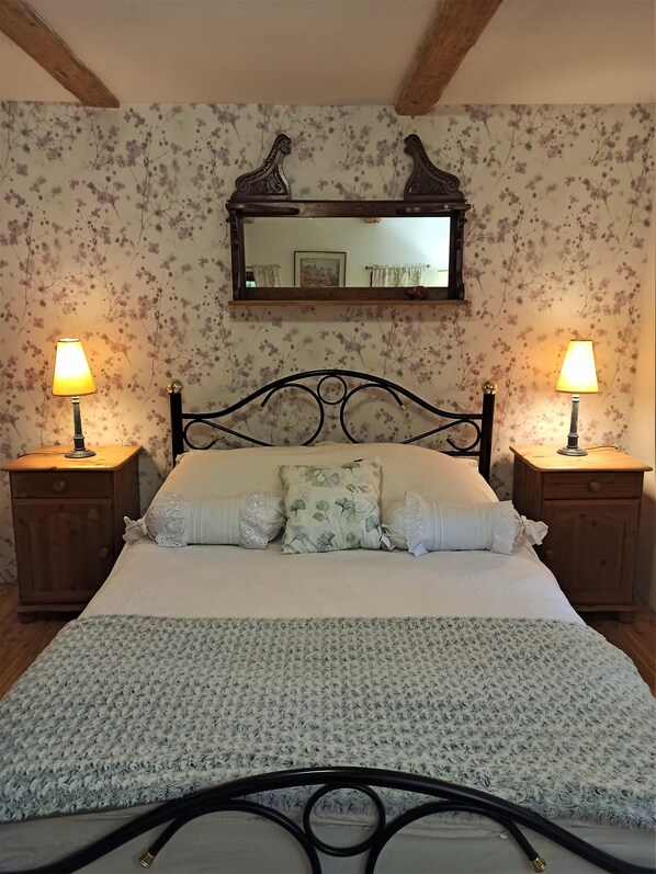 4 bedrooms, desk, iron/ironing board, travel cot